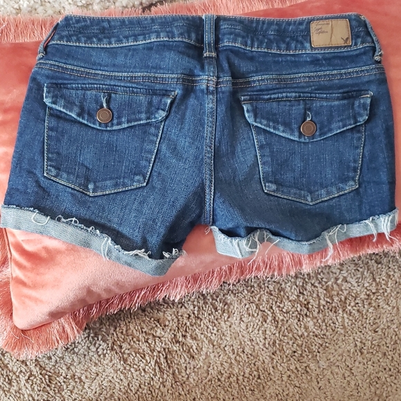 American Eagle Denim Shorts Size 4 Distressed Hem. Like New. - Picture 4 of 8